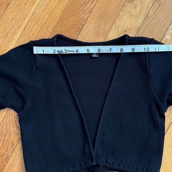 Motel Quarter Sleeve Tight Fit Tie Front Open V Crop Top Blouse Tee Size S - Picture 8 of 12